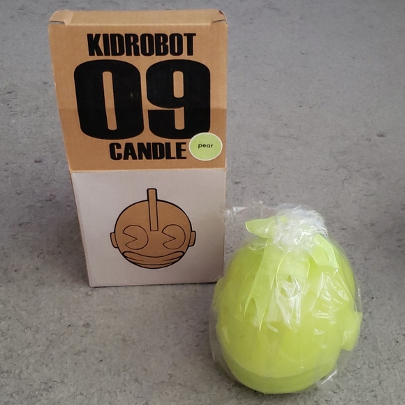 Kidrobot 2x 09 Rare Candles Milk & Pear - Picture 7 of 14